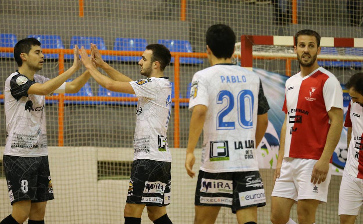 Los jugadores del FS Salamanca Unionistas celebran un gol. 