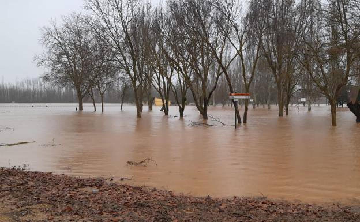 El desbordamiento del Pisuerga ha generado muchos problemas en Melgar de Fernamental. 