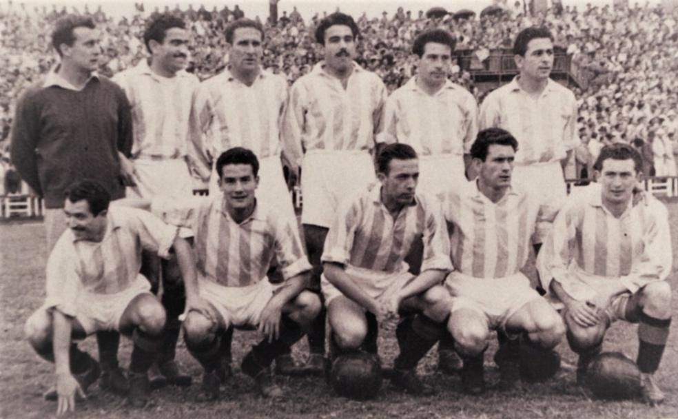 Una formación habitual del Real Valladolid en la temporada 1949-50. De pie, Saso, Lesmes I, Babot, Lesmes II, Ortega y Lasala. Agachados, Revuelta, Coque, Vaquero, Aldeoa y Juanco, los mismos que derrotaron por primera vez al Valencia, con la excepción de Juanco, que cedió su sitio a Rafa. 