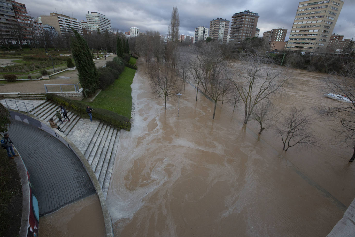 Durante este domingo el caudal fluvial del Pisuerga a su paso por Valladolid ha alcanzado los 1.190 metros cúbicos por segundo.