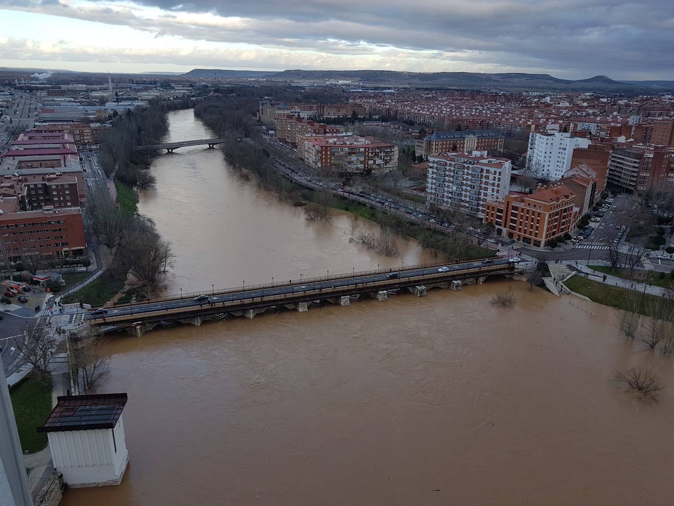 Durante este domingo el caudal fluvial del Pisuerga a su paso por Valladolid ha alcanzado los 1.190 metros cúbicos por segundo.