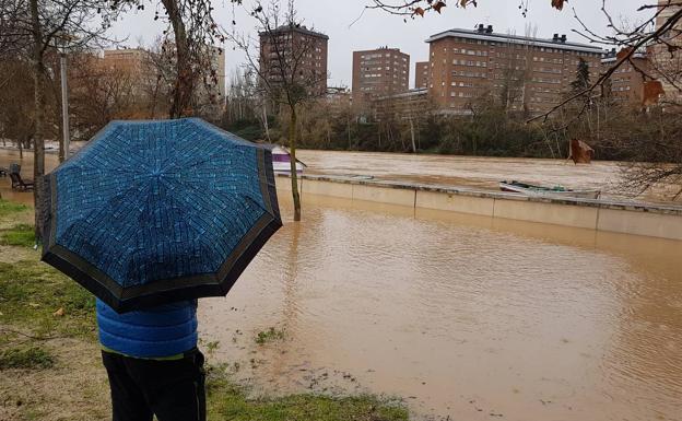 Imagen principal - El río Pisuerga, desbordado.