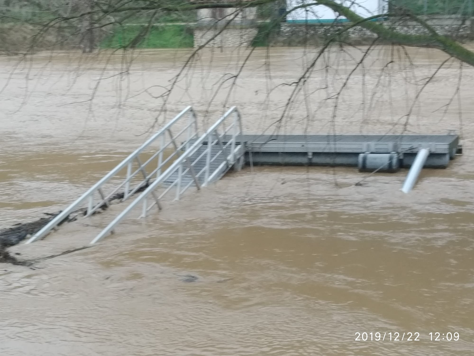 El Pisuerga a su paso por Cabezón.