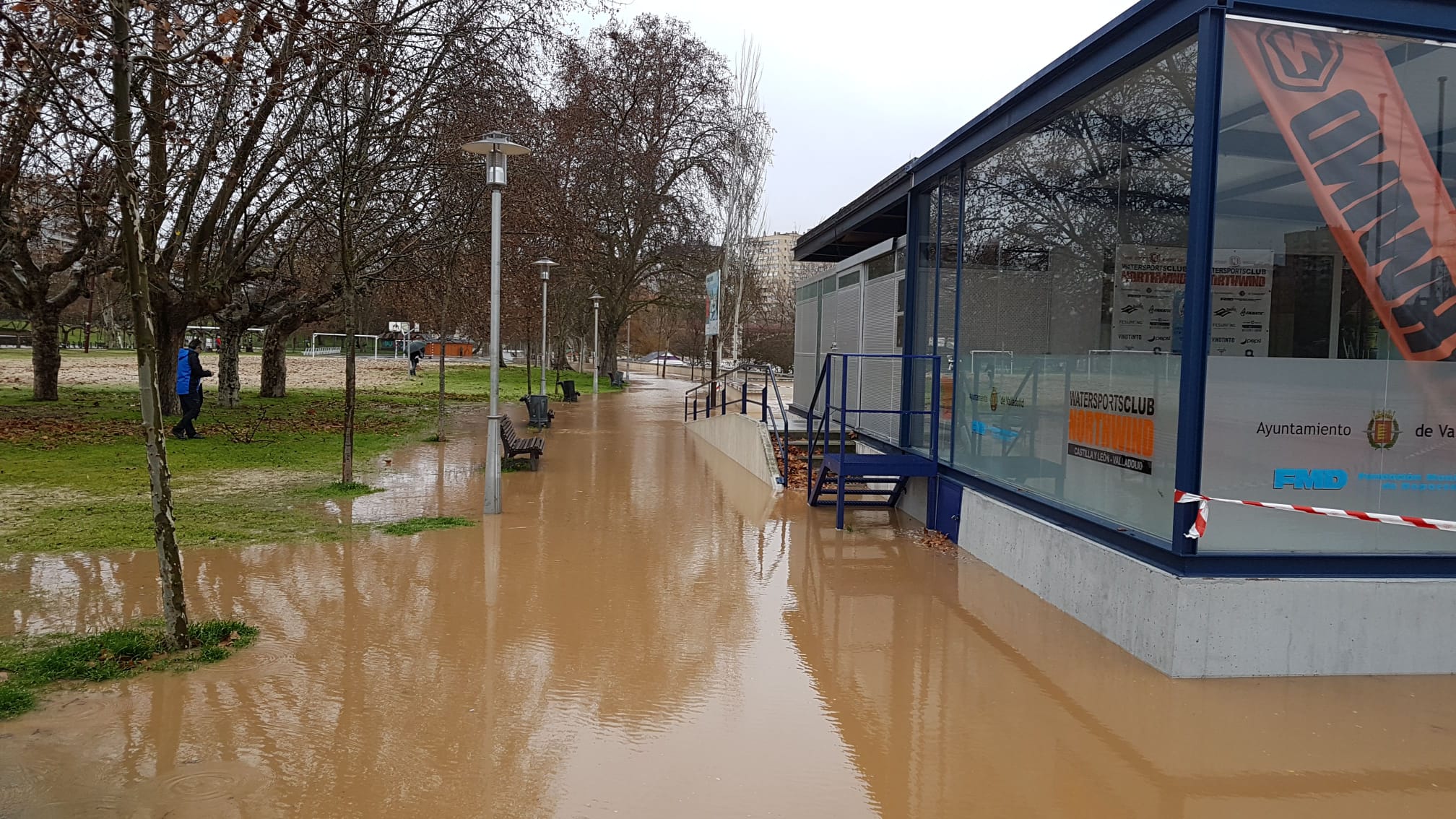 Durante este domingo el caudal fluvial del Pisuerga a su paso por Valladolid ha alcanzado los 1.190 metros cúbicos por segundo.