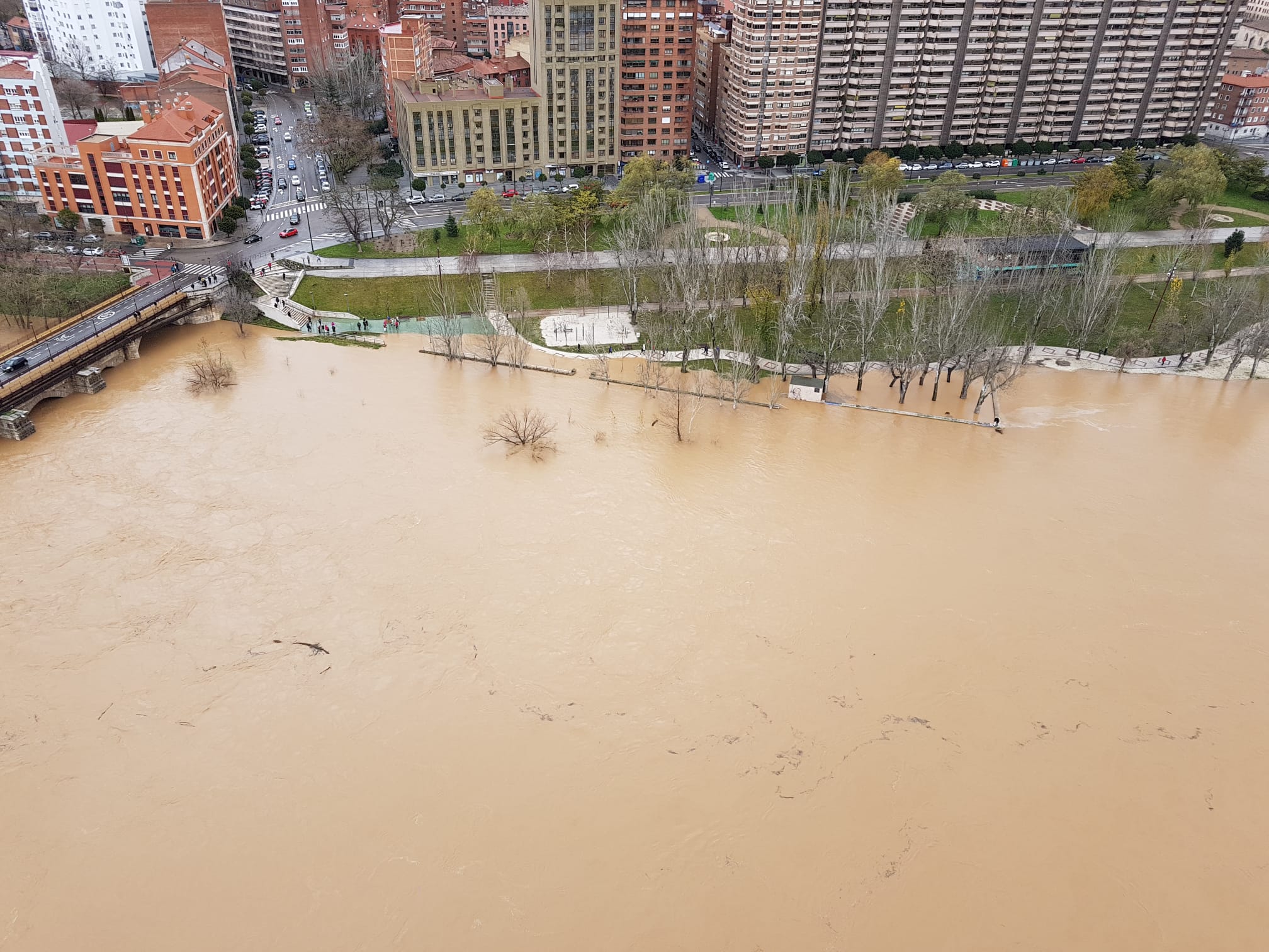 Durante este domingo el caudal fluvial del Pisuerga a su paso por Valladolid ha alcanzado los 1.190 metros cúbicos por segundo.