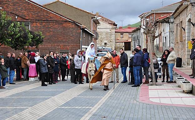 San José y la virgen María buscan cobijo en los hogares de Castrodeza y Robladillo
