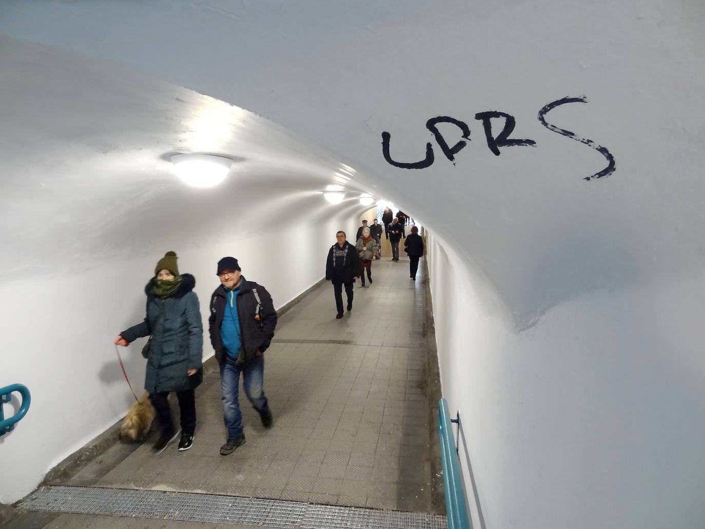 Los pasos de San Isidro, Arco de Ladrillo y Labradores ya presentan pintadas en mayor o menor medida después de su arreglo. 