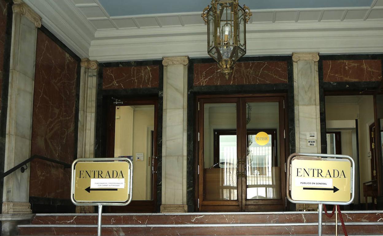 Entrada de la Audiencia de Valladolid. 