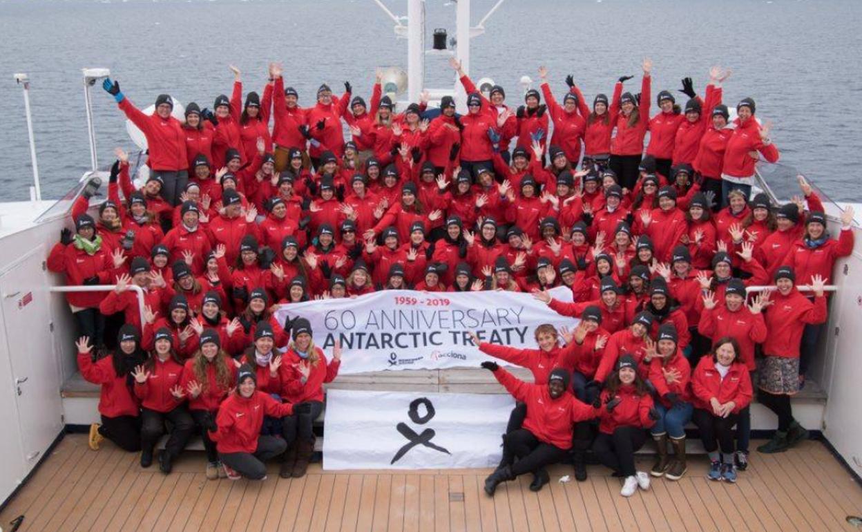 Cuarta expedición de Homeward Bound a la Antártida, con 112 mujeres de 35 países diferentes. 