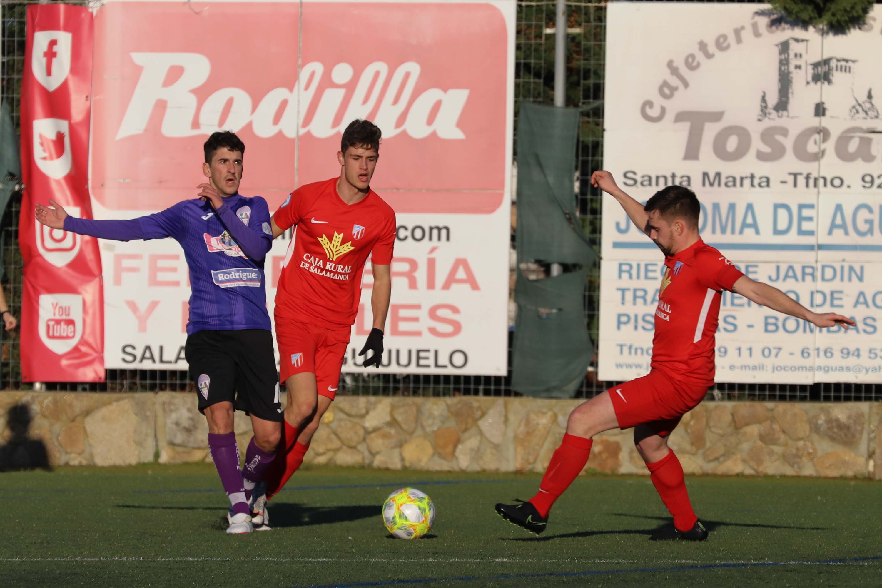 Fotos: La falta de gol impide la victoria del Santa Marta ante La Bañeza