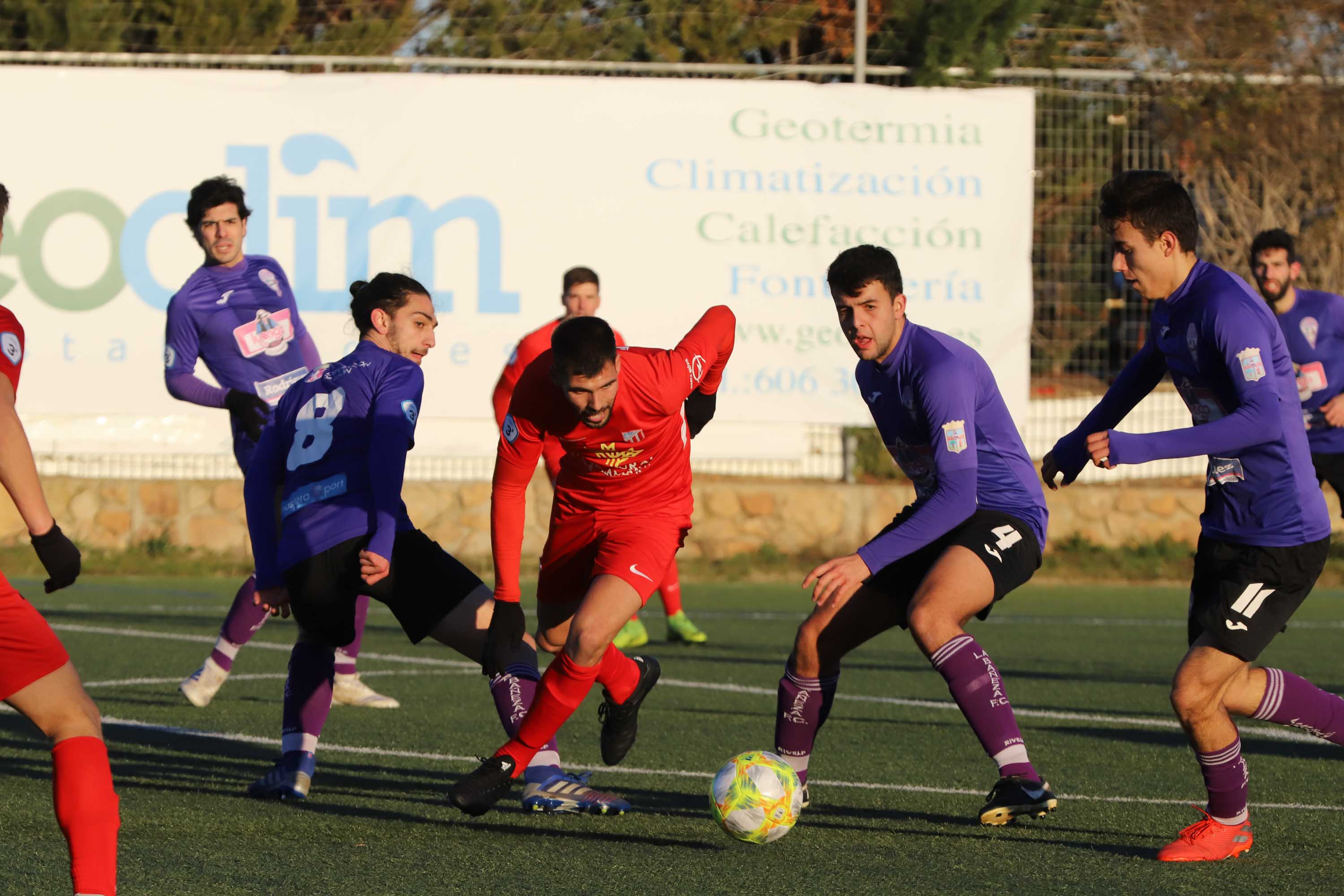 Fotos: La falta de gol impide la victoria del Santa Marta ante La Bañeza