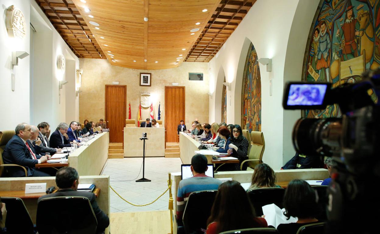 Un momento del último pleno municipal del año que celebró ayer la corporación local salmantina.