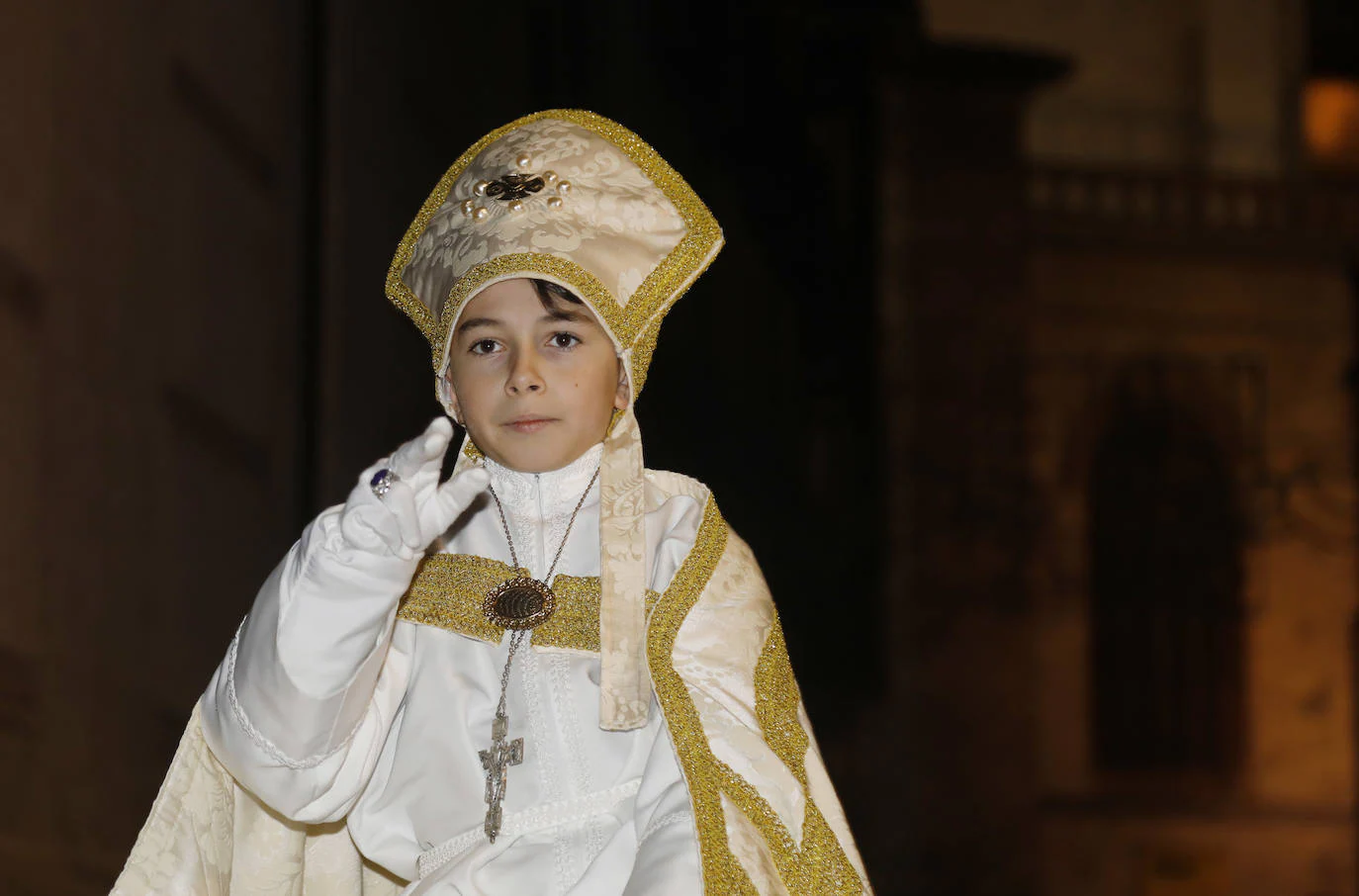 Carlos Martínez, de once años, realizó sus peticiones al Ayuntamientoen una tradición que se remonta al siglo XIII