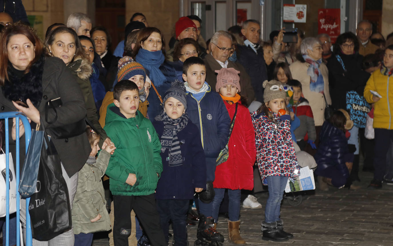 Carlos Martínez, de once años, realizó sus peticiones al Ayuntamientoen una tradición que se remonta al siglo XIII