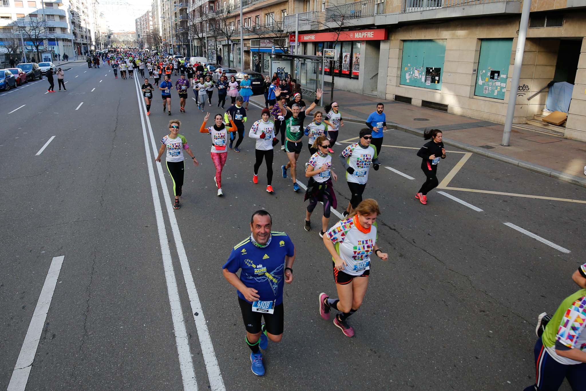 La XXXVI edición de la San Silvestre llena de color las calles de la ciudad con más de 7.700 participantes, donde los más atrevidos lucieron curiosos disfraces donde no faltaron los motivos navideños