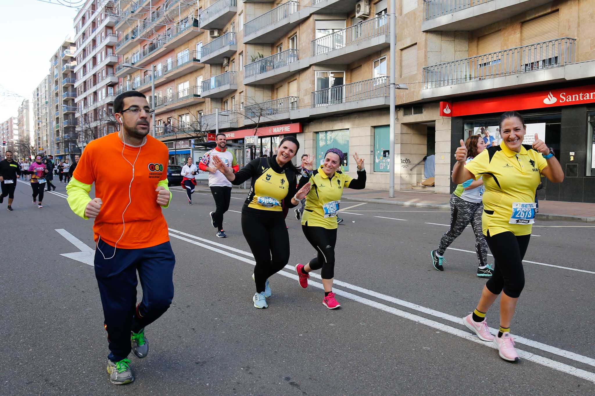 La XXXVI edición de la San Silvestre llena de color las calles de la ciudad con más de 7.700 participantes, donde los más atrevidos lucieron curiosos disfraces donde no faltaron los motivos navideños