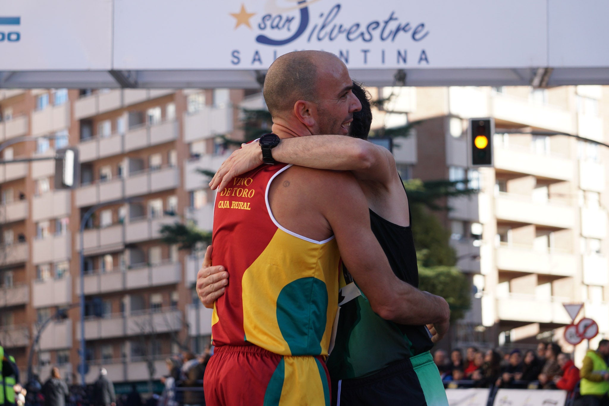 La XXXVI edición de la San Silvestre llena de color las calles de la ciudad con más de 7.700 participantes, donde los más atrevidos lucieron curiosos disfraces donde no faltaron los motivos navideños