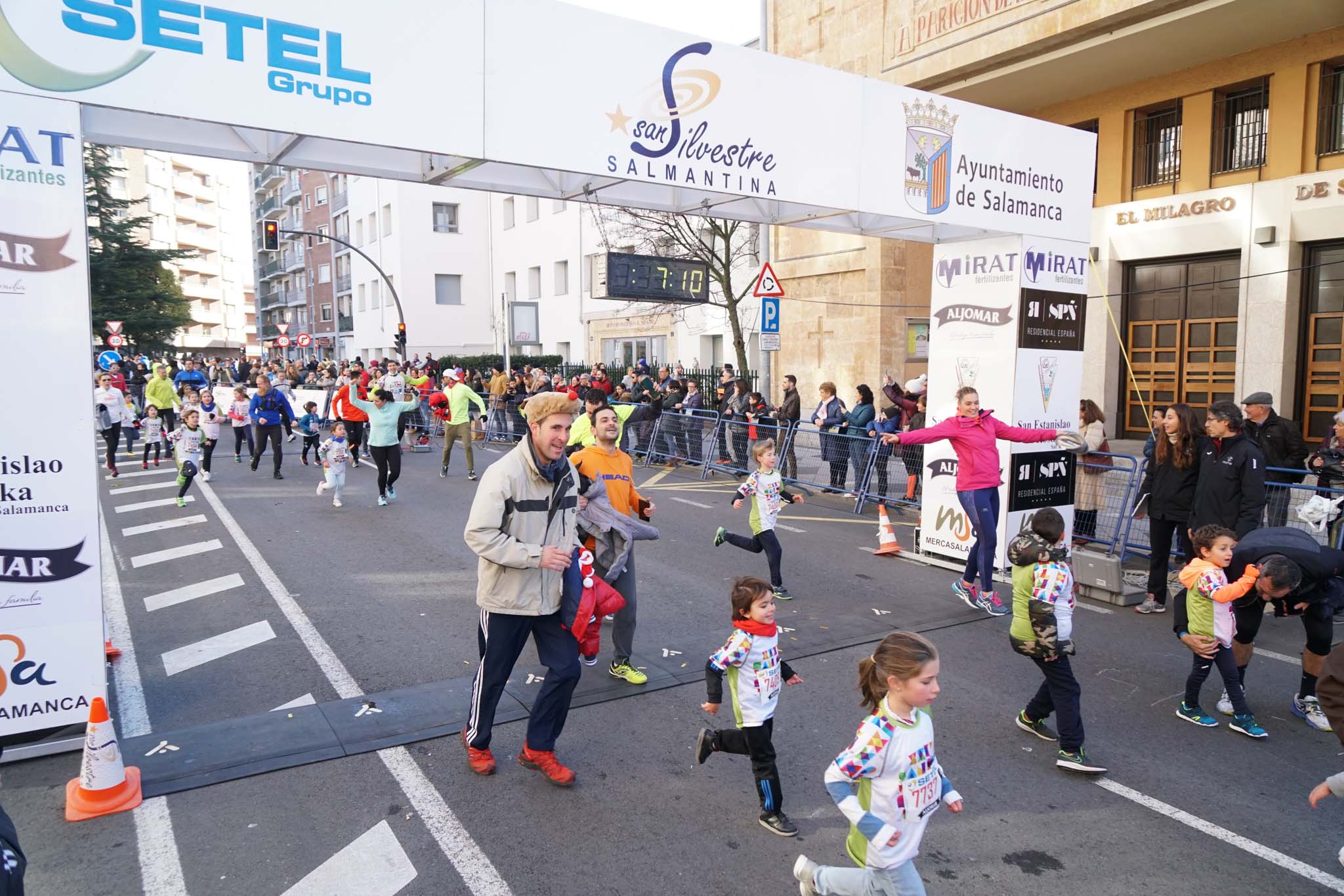 Primera carrera de niños de la San Silvestre salmantina. 