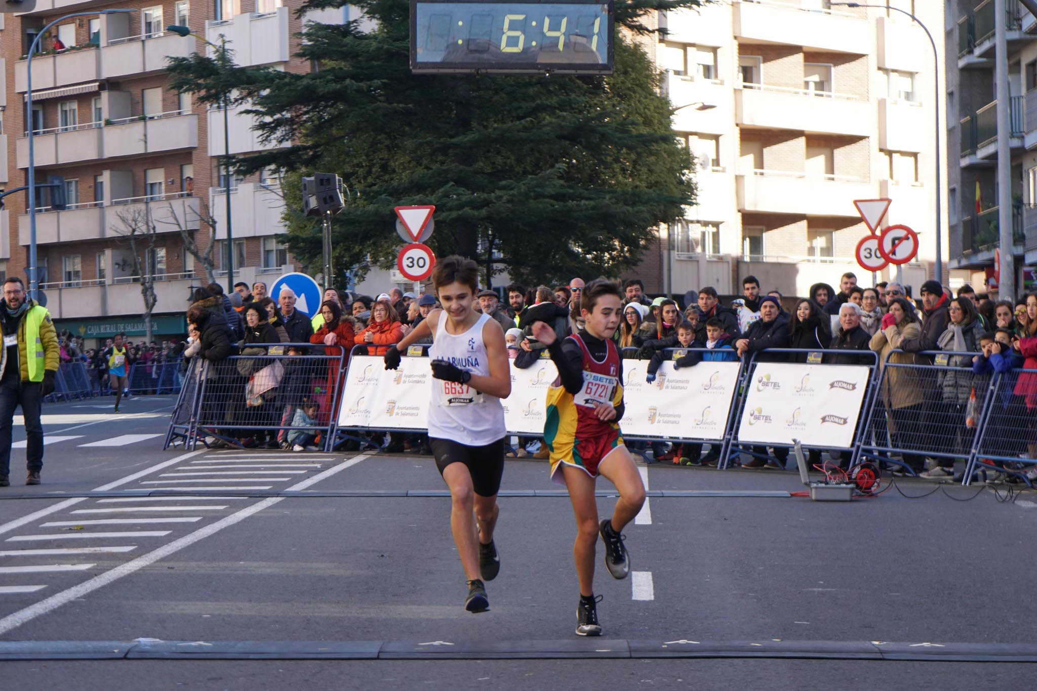 Primera carrera de niños de la San Silvestre salmantina.