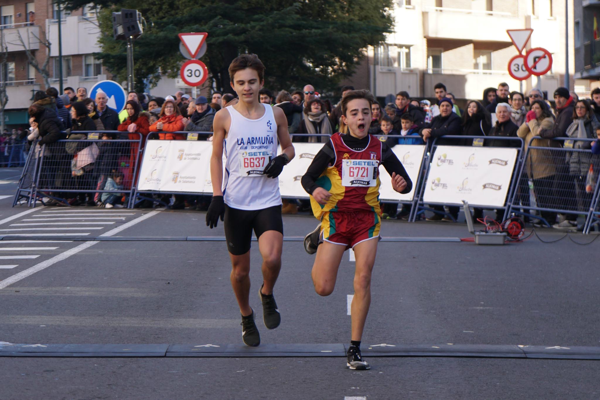 Primera carrera de niños de la San Silvestre salmantina.