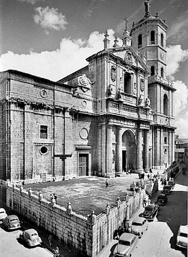 La catedral de Valladolid en los años 60 del siglo pasado.