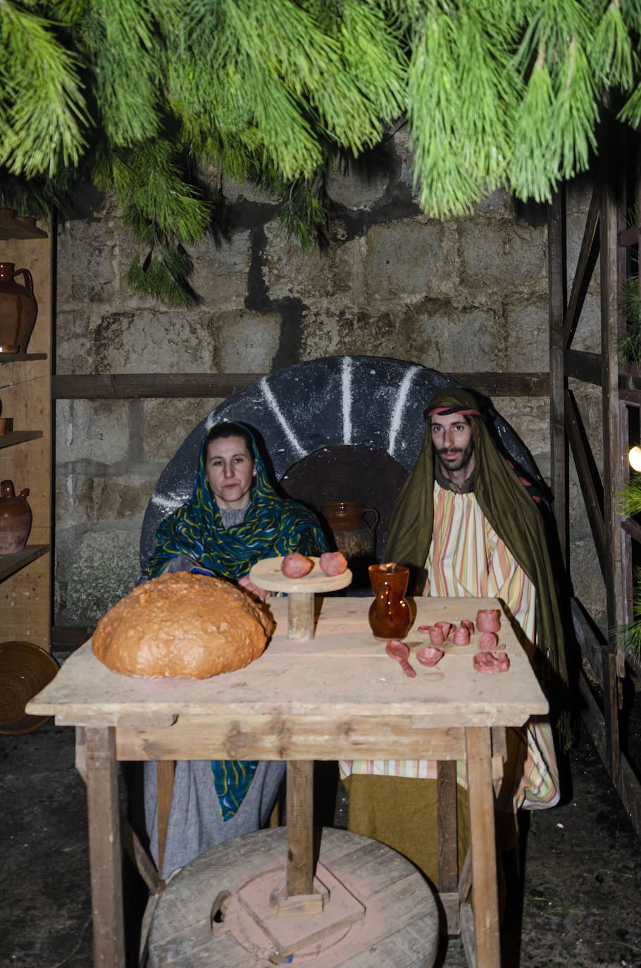 110 figurantes de distintas edades dieron vida a un gran nacimiento en las inmediaciones de la iglesia parroquial de la Asunción en la localidad vallisoletana