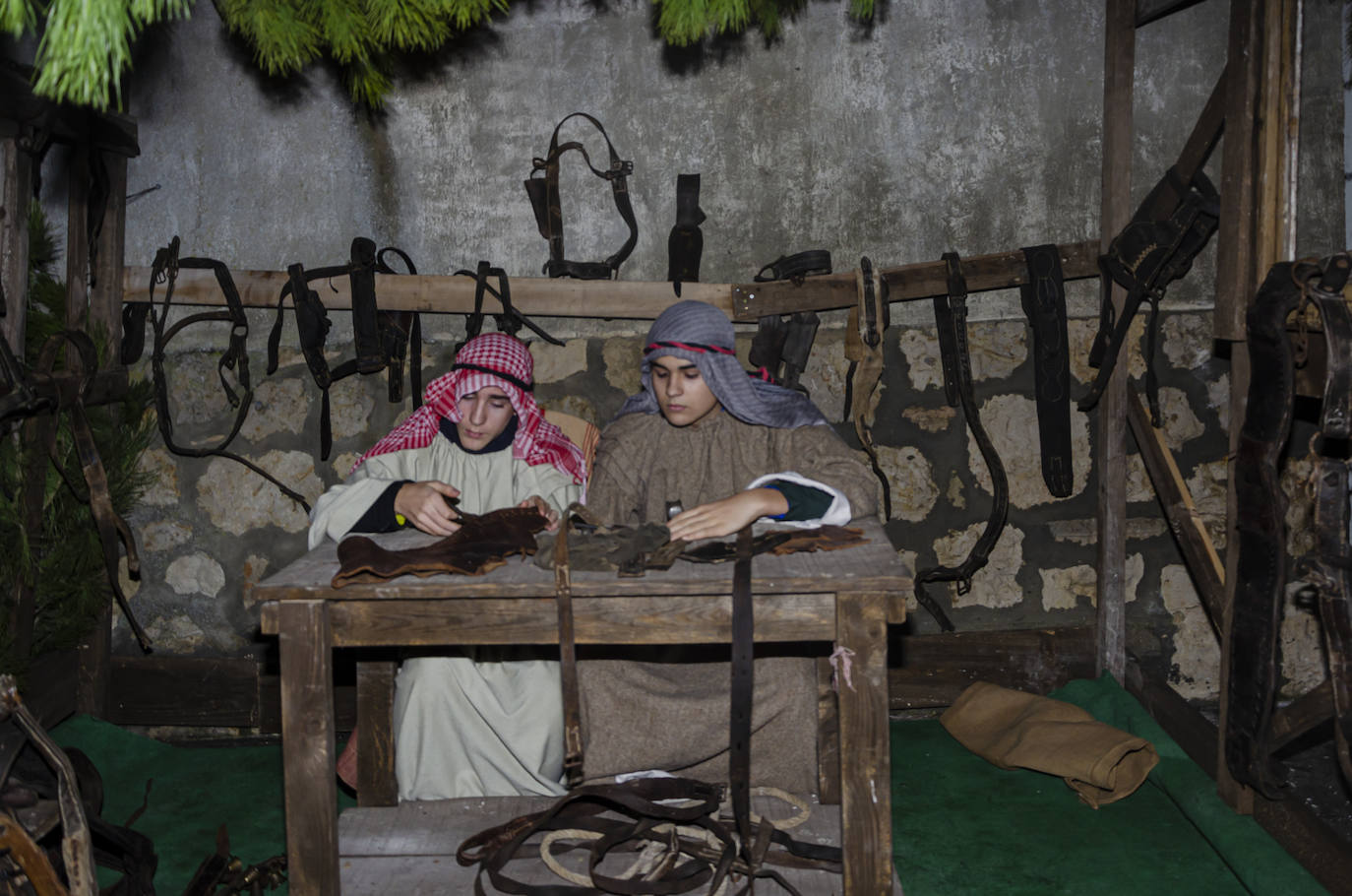 110 figurantes de distintas edades dieron vida a un gran nacimiento en las inmediaciones de la iglesia parroquial de la Asunción en la localidad vallisoletana