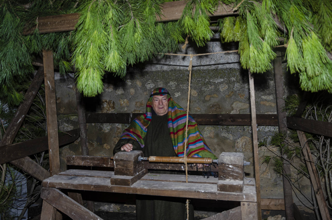 110 figurantes de distintas edades dieron vida a un gran nacimiento en las inmediaciones de la iglesia parroquial de la Asunción en la localidad vallisoletana