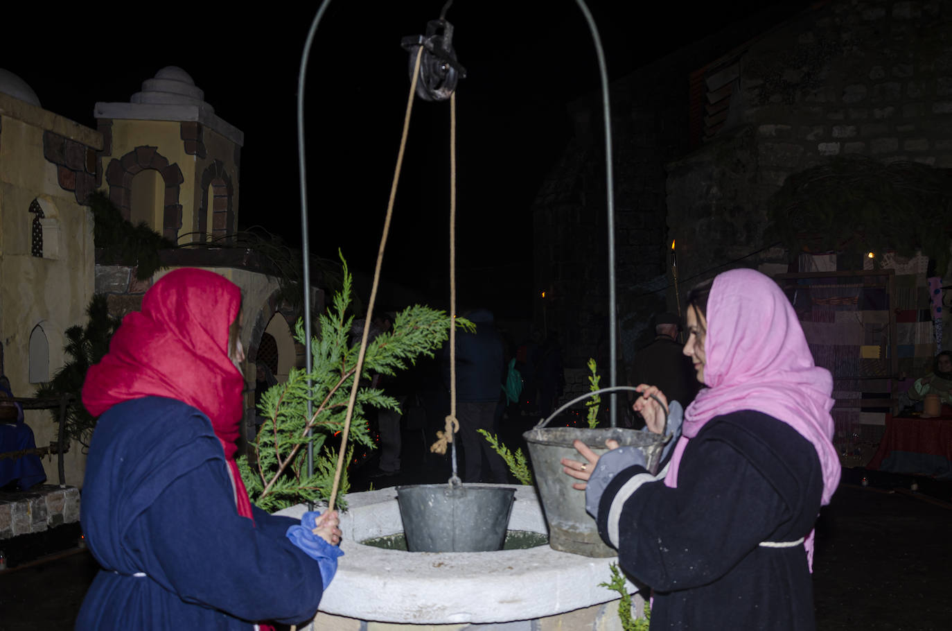 110 figurantes de distintas edades dieron vida a un gran nacimiento en las inmediaciones de la iglesia parroquial de la Asunción en la localidad vallisoletana