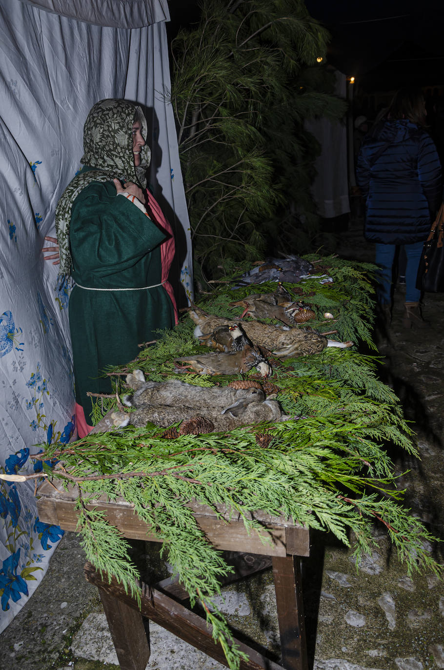 110 figurantes de distintas edades dieron vida a un gran nacimiento en las inmediaciones de la iglesia parroquial de la Asunción en la localidad vallisoletana