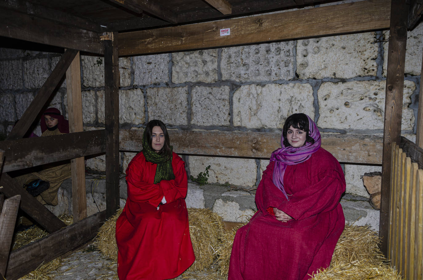 110 figurantes de distintas edades dieron vida a un gran nacimiento en las inmediaciones de la iglesia parroquial de la Asunción en la localidad vallisoletana