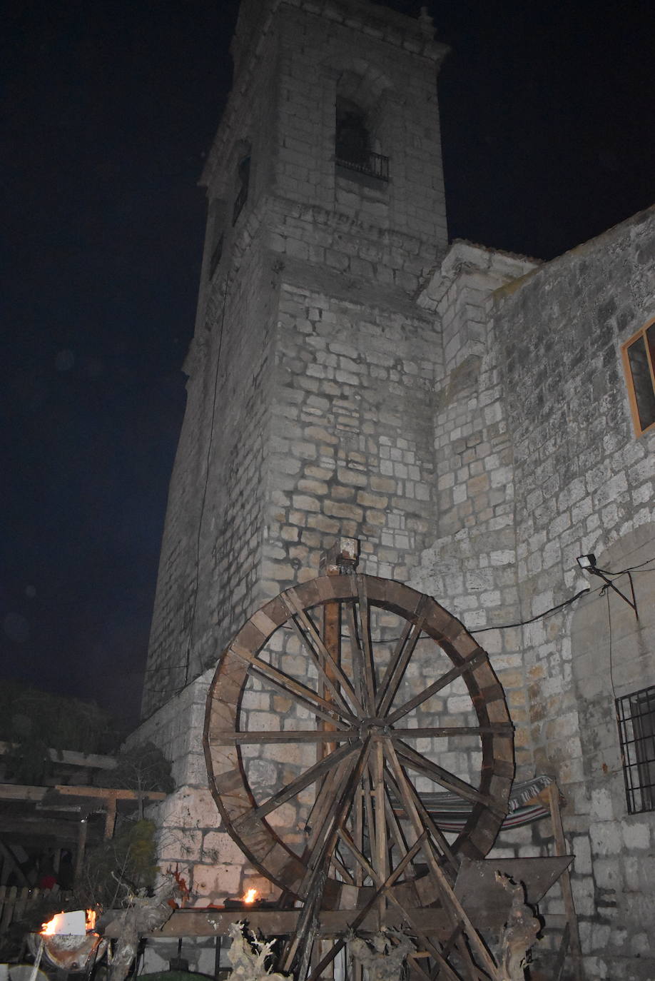 En esta XI edición participaron los 25 quintos de este año. Este montaje destacó principalmente por su realismo y gran variedad de escenas y antiguos oficios, como el pescadero, hortelano, panadero, y el cantero, representado por su alcalde, Félix Velasco.