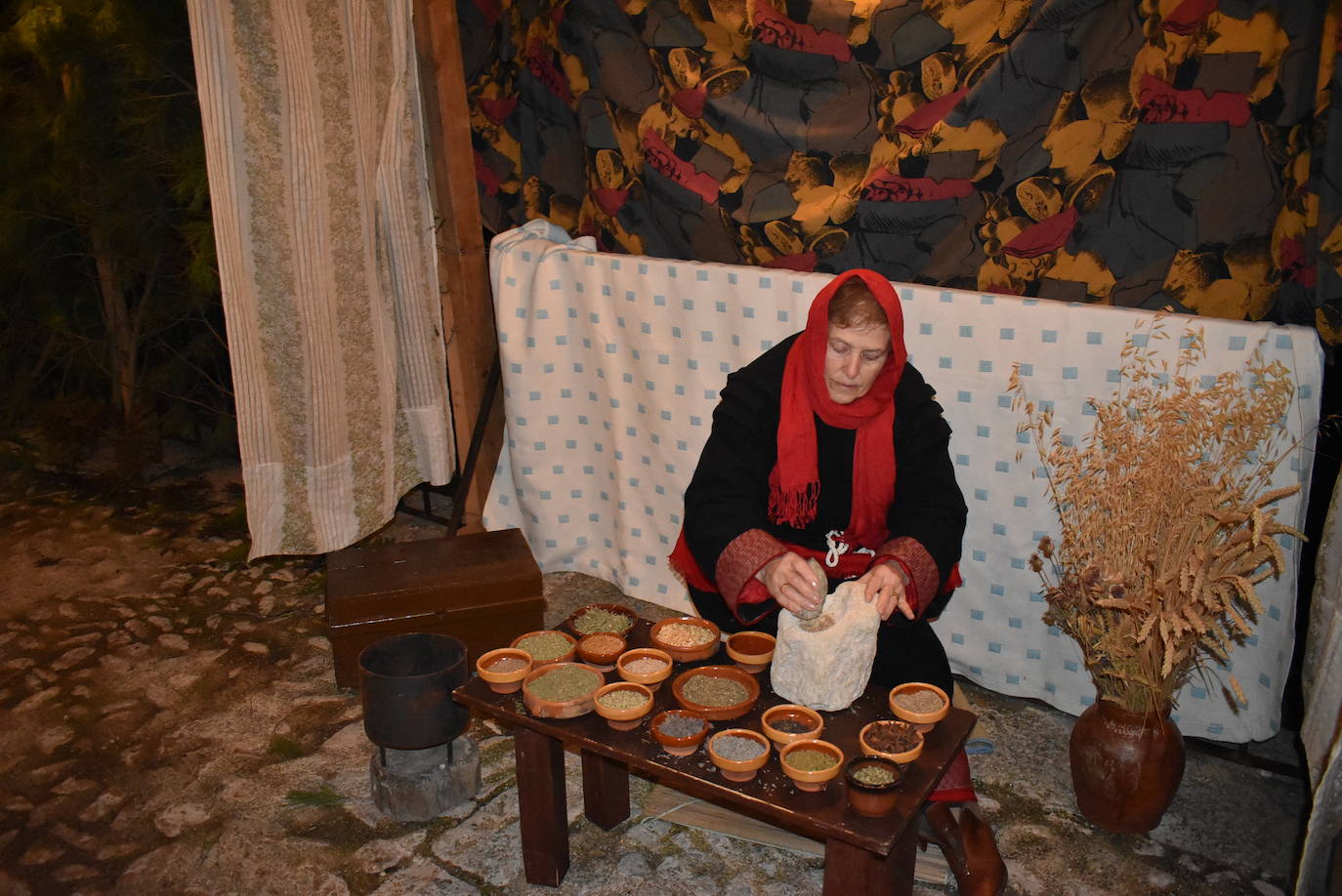 En esta XI edición participaron los 25 quintos de este año. Este montaje destacó principalmente por su realismo y gran variedad de escenas y antiguos oficios, como el pescadero, hortelano, panadero, y el cantero, representado por su alcalde, Félix Velasco.