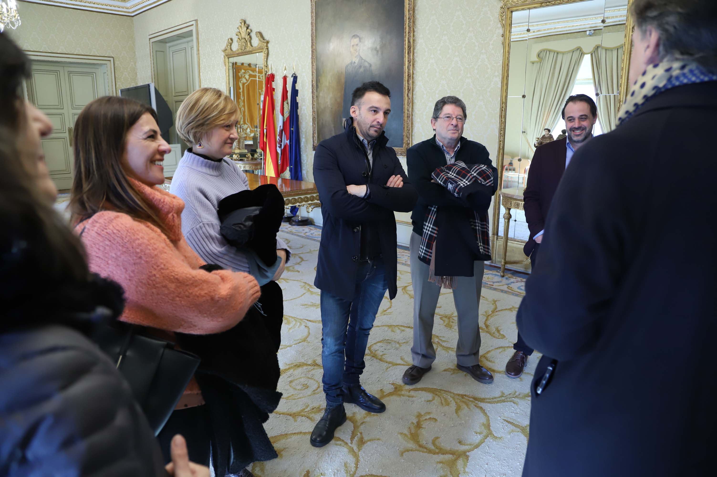 Fotos: Alejandro Amenábar protagoniza la ofrenda floral a Unamuno en Salamanca