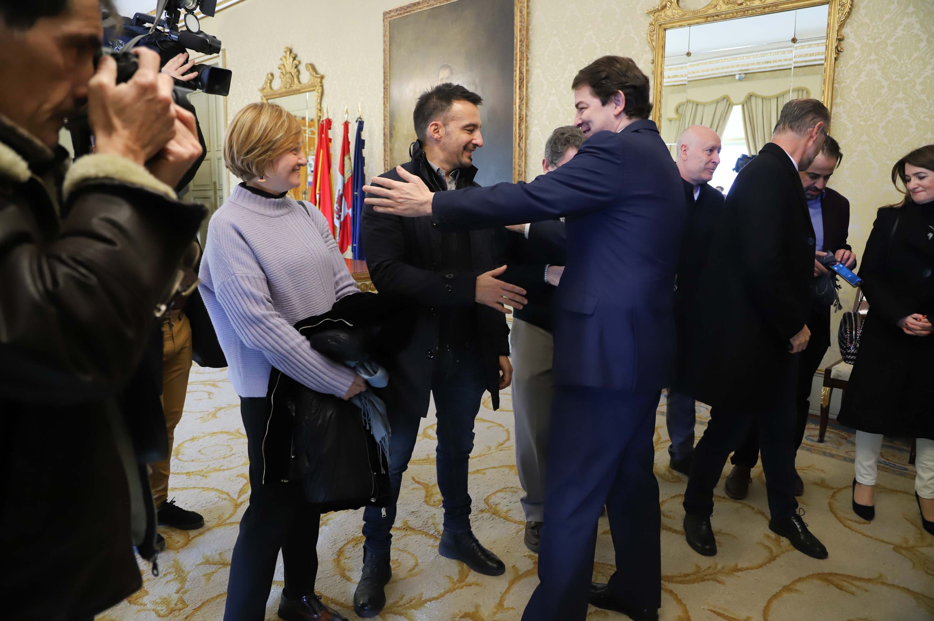 Fotos: Alejandro Amenábar protagoniza la ofrenda floral a Unamuno en Salamanca
