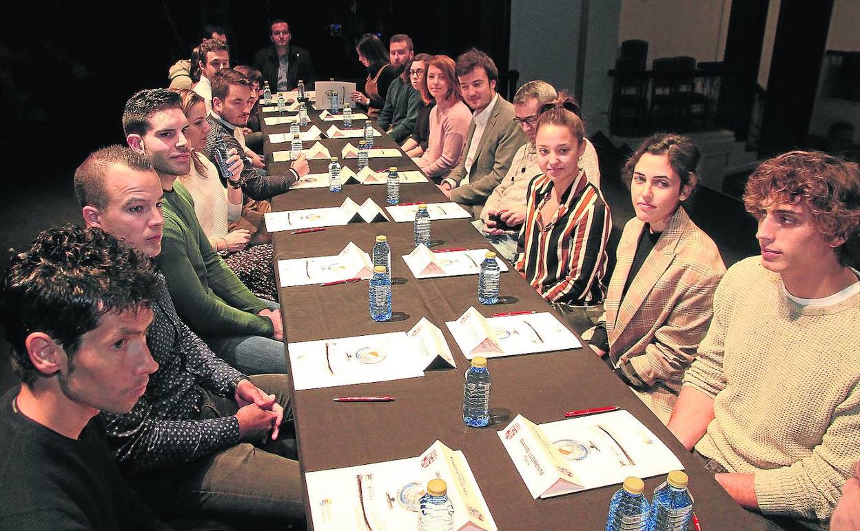 Asistentes al encuentro de segovianos por el mundo que tuvo lugar en el teatro Juan Bravo. 