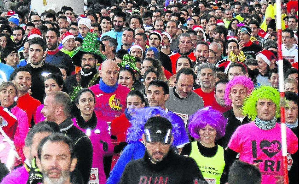 Salida de la San Silvestre del año pasado en la calle San Antonio.