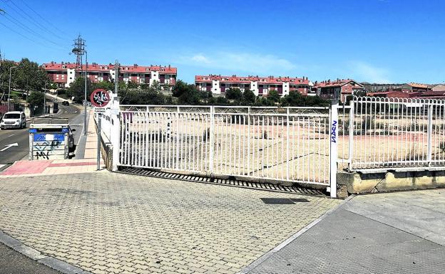 Parcela donde se asentó la antigua fábrica de Cartisa y que acogerá la construcción de viviendas. 