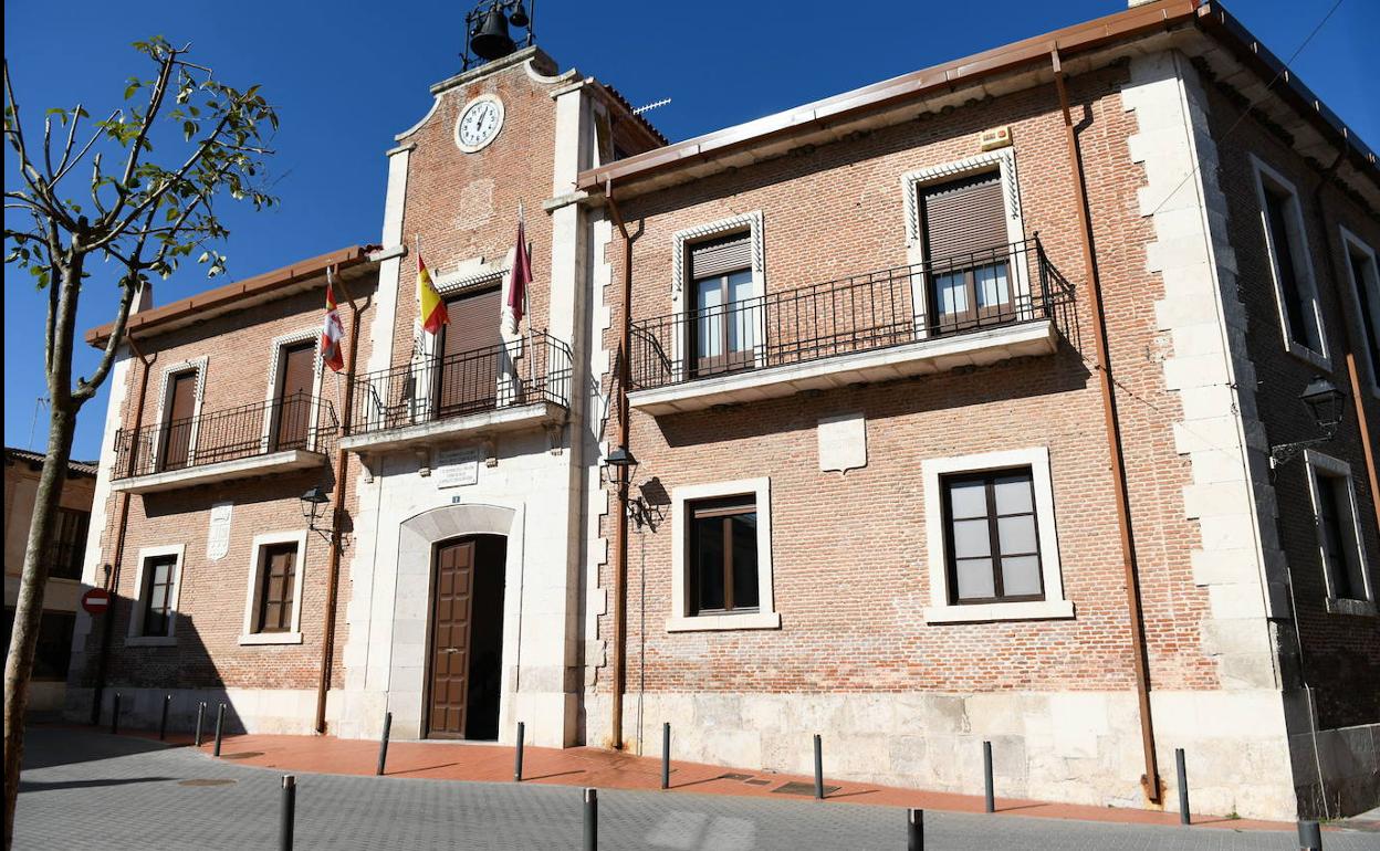 Fachada del Ayuntamiento de Mojados. 
