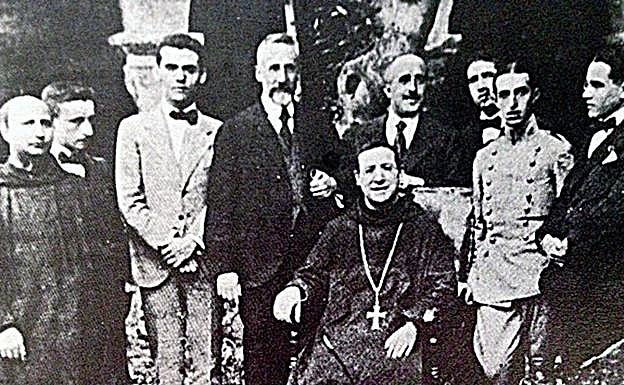 Lorca, junto a Domínguez Berrueta, y el abad de Silos. 