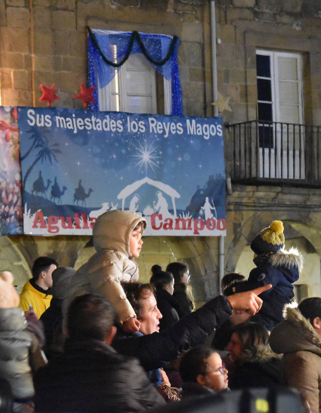 Los Reyes Magos en la cabalgata de aguilar.