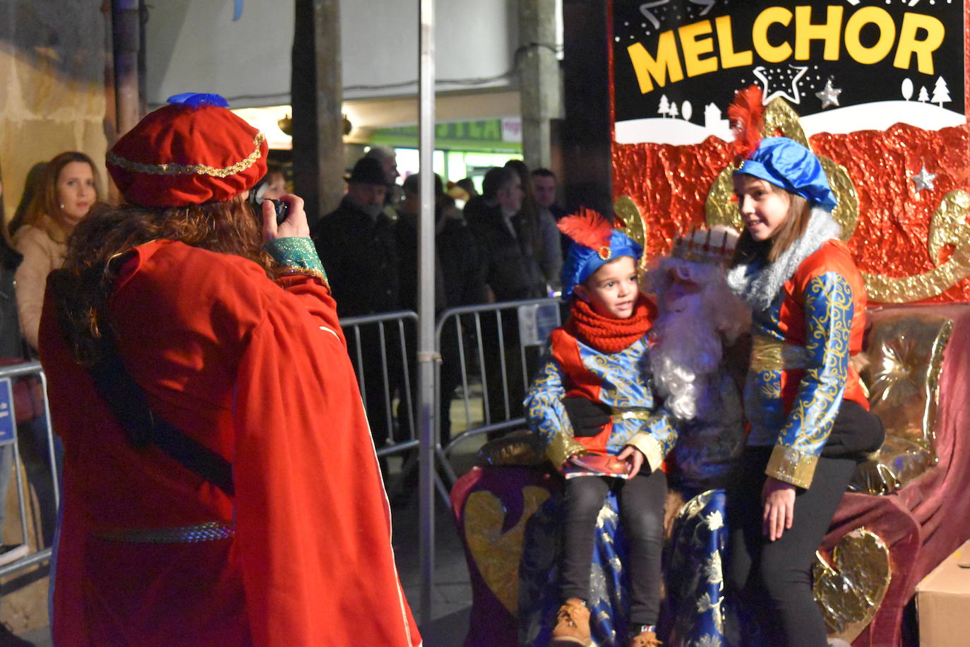 Los Reyes Magos en la cabalgata de aguilar.