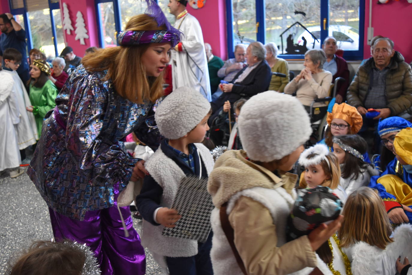 Los Reyes Magos en la cabalgata de aguilar.
