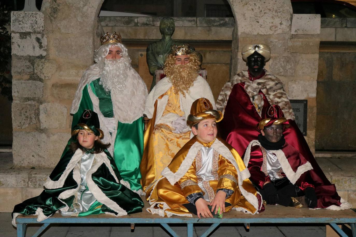 Baltanás recibe a los Reyes Magos con chocolates y roscón.