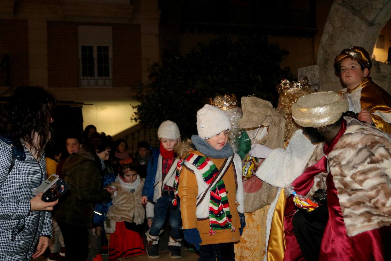 Baltanás recibe a los Reyes Magos con chocolates y roscón.