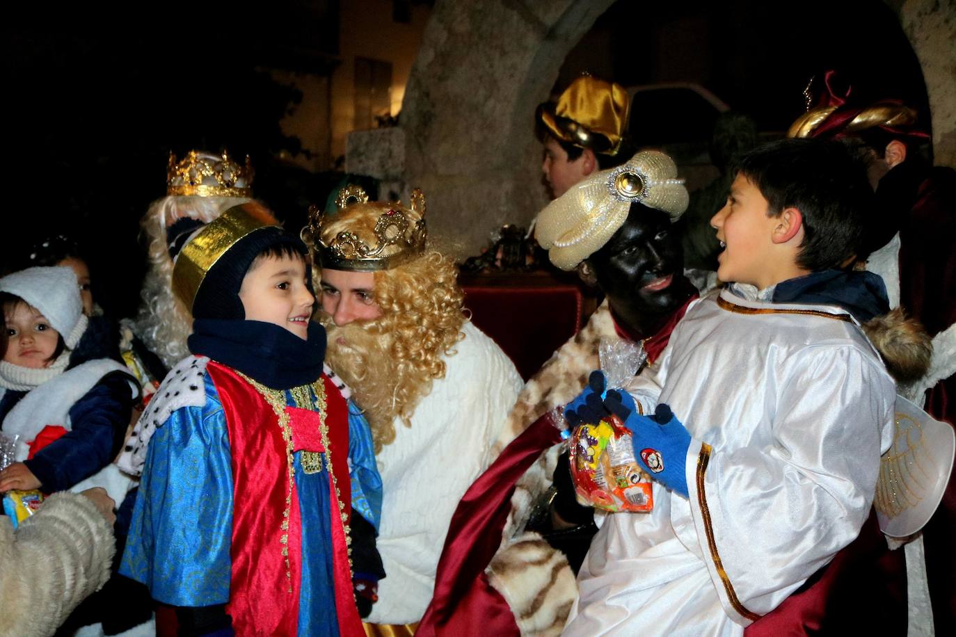 Baltanás recibe a los Reyes Magos con chocolates y roscón.