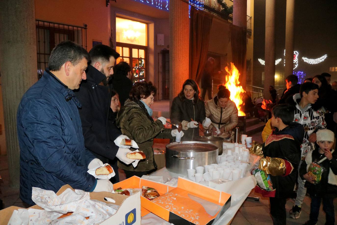 Baltanás recibe a los Reyes Magos con chocolates y roscón.