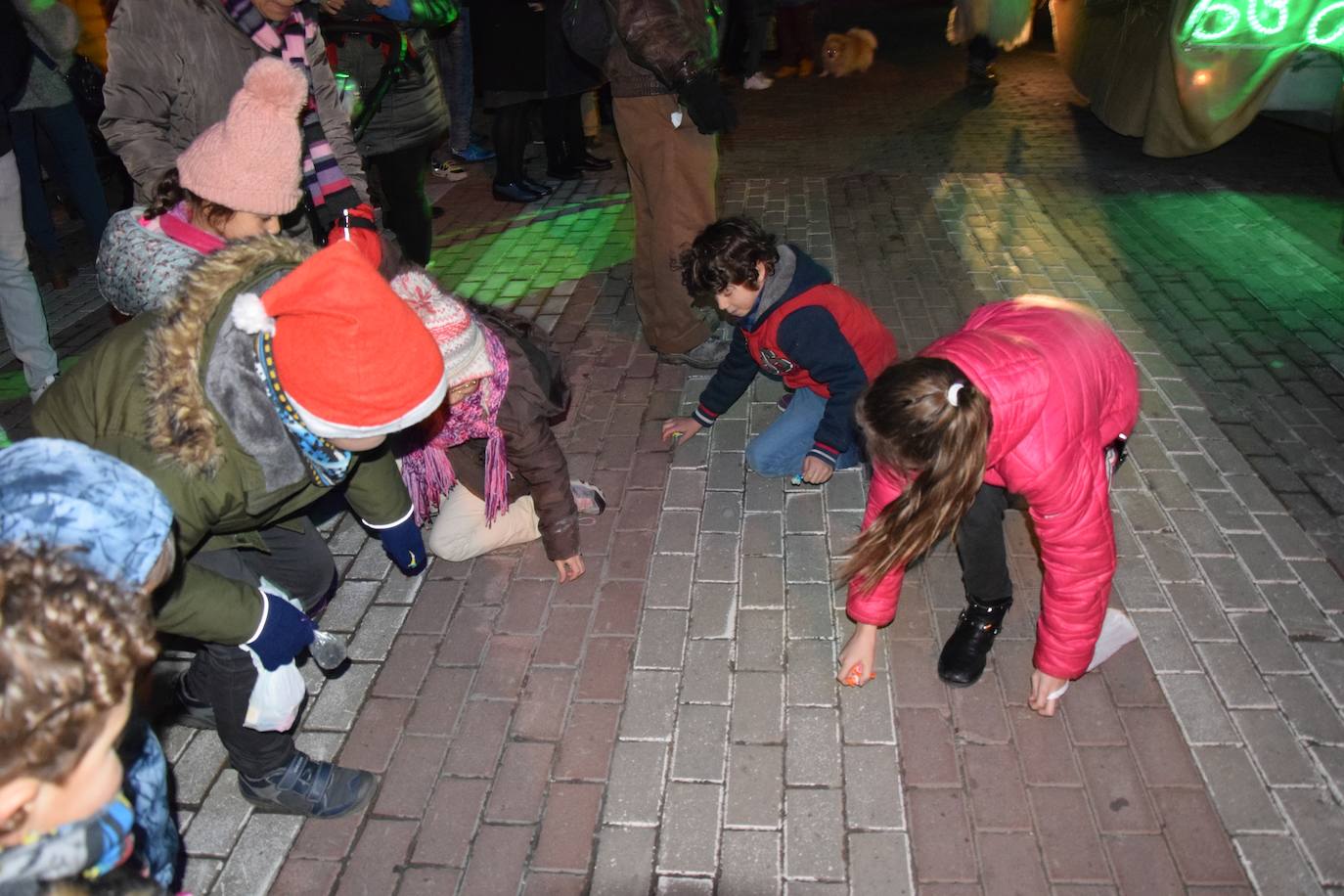 Los Reyes Magos ilusional a los niños de Guardo.