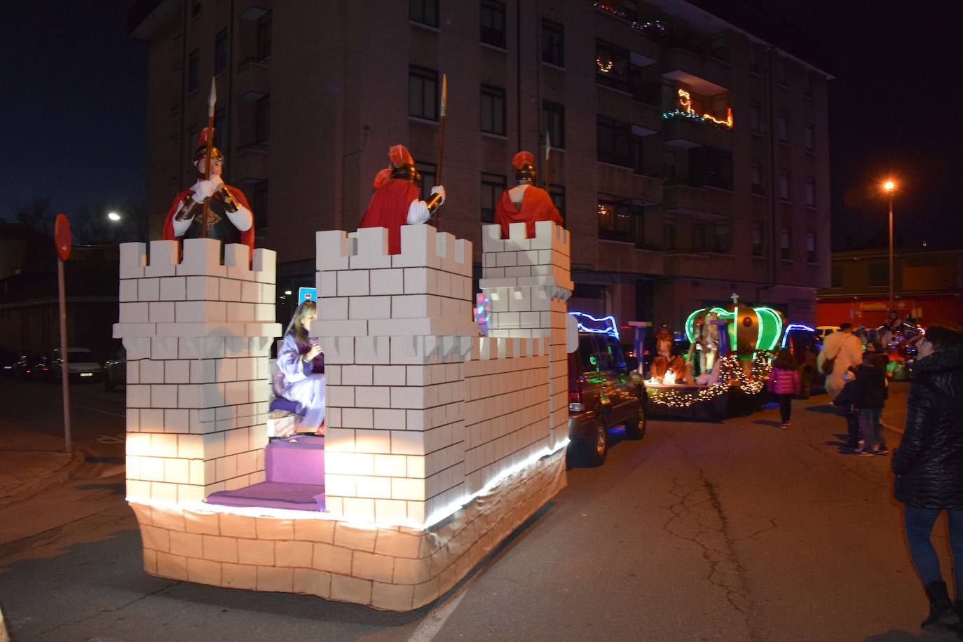 Los Reyes Magos ilusional a los niños de Guardo.