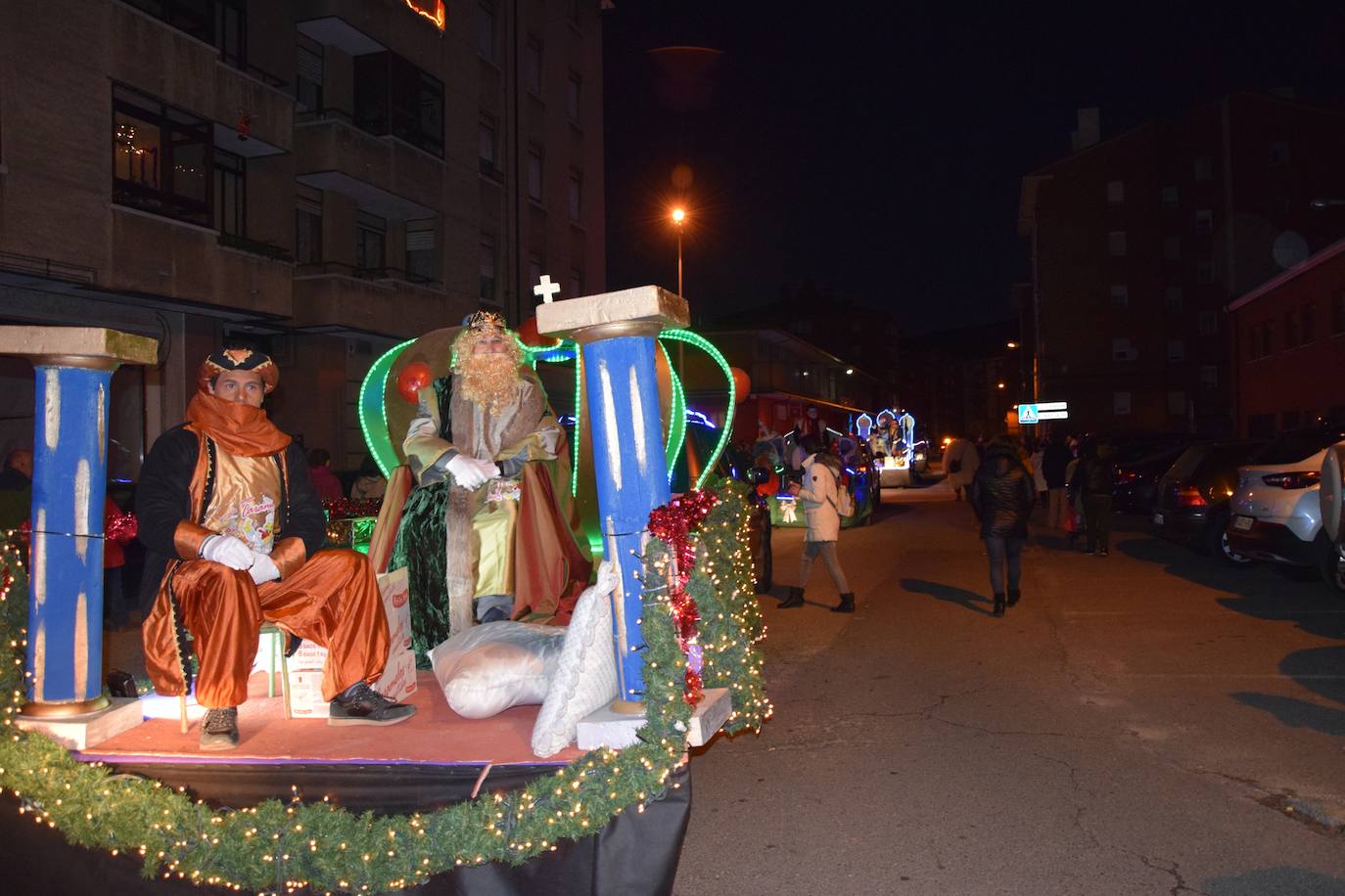 Los Reyes Magos ilusional a los niños de Guardo.